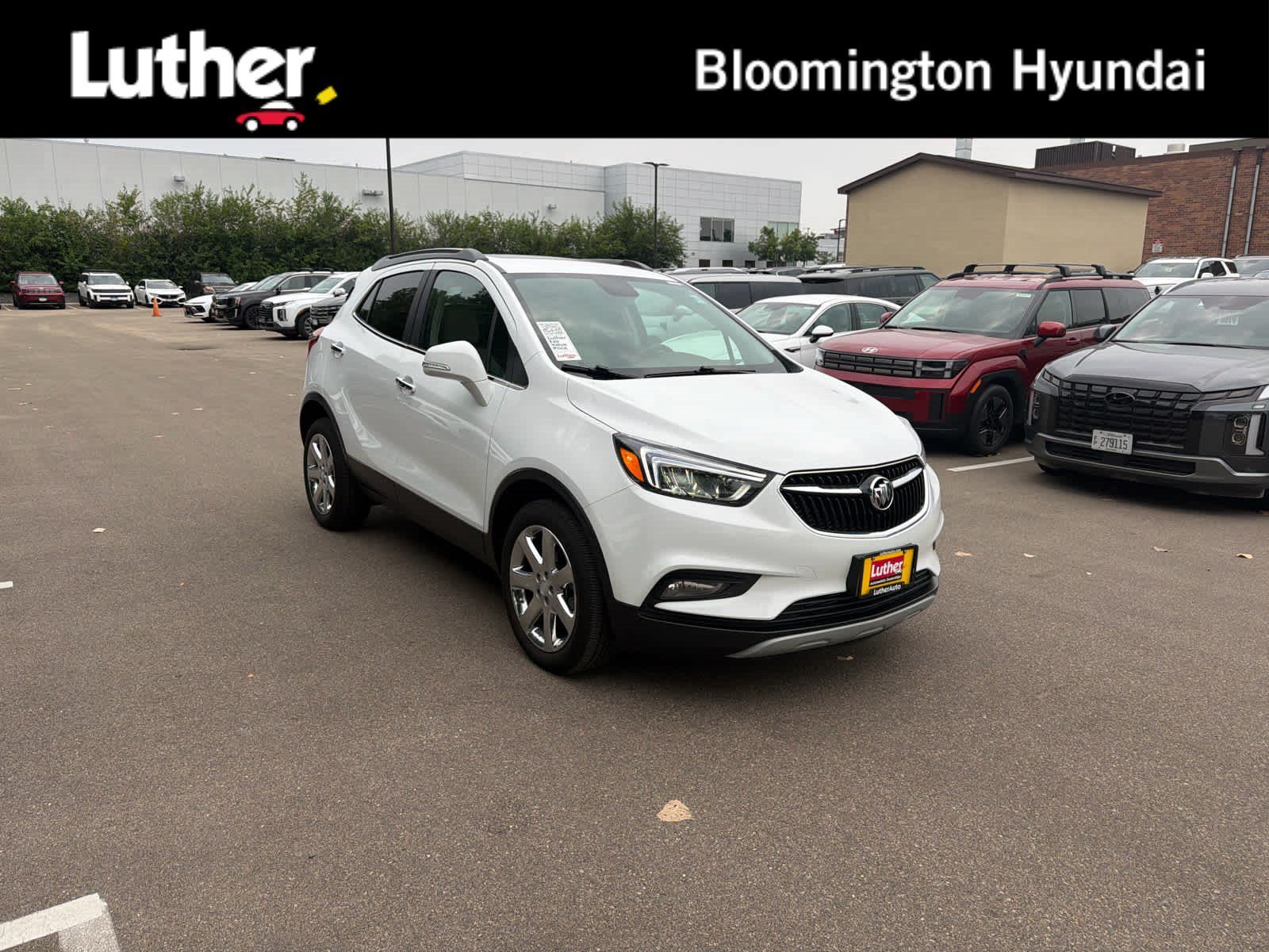 Used 2017 Summit White Buick Essence image 1