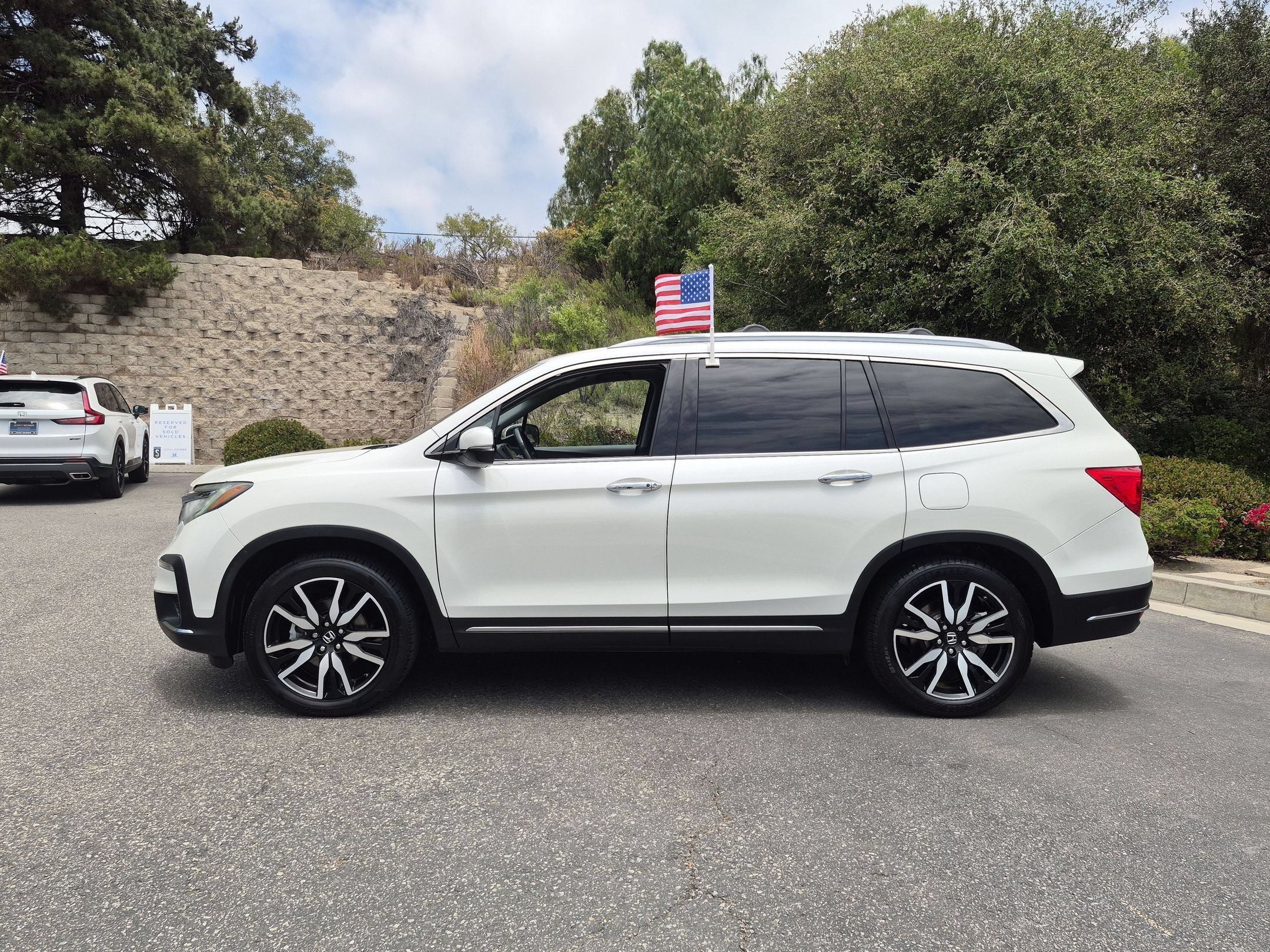 Used 2019 White Diamond Pearl Honda Touring 8-Passenger image 2