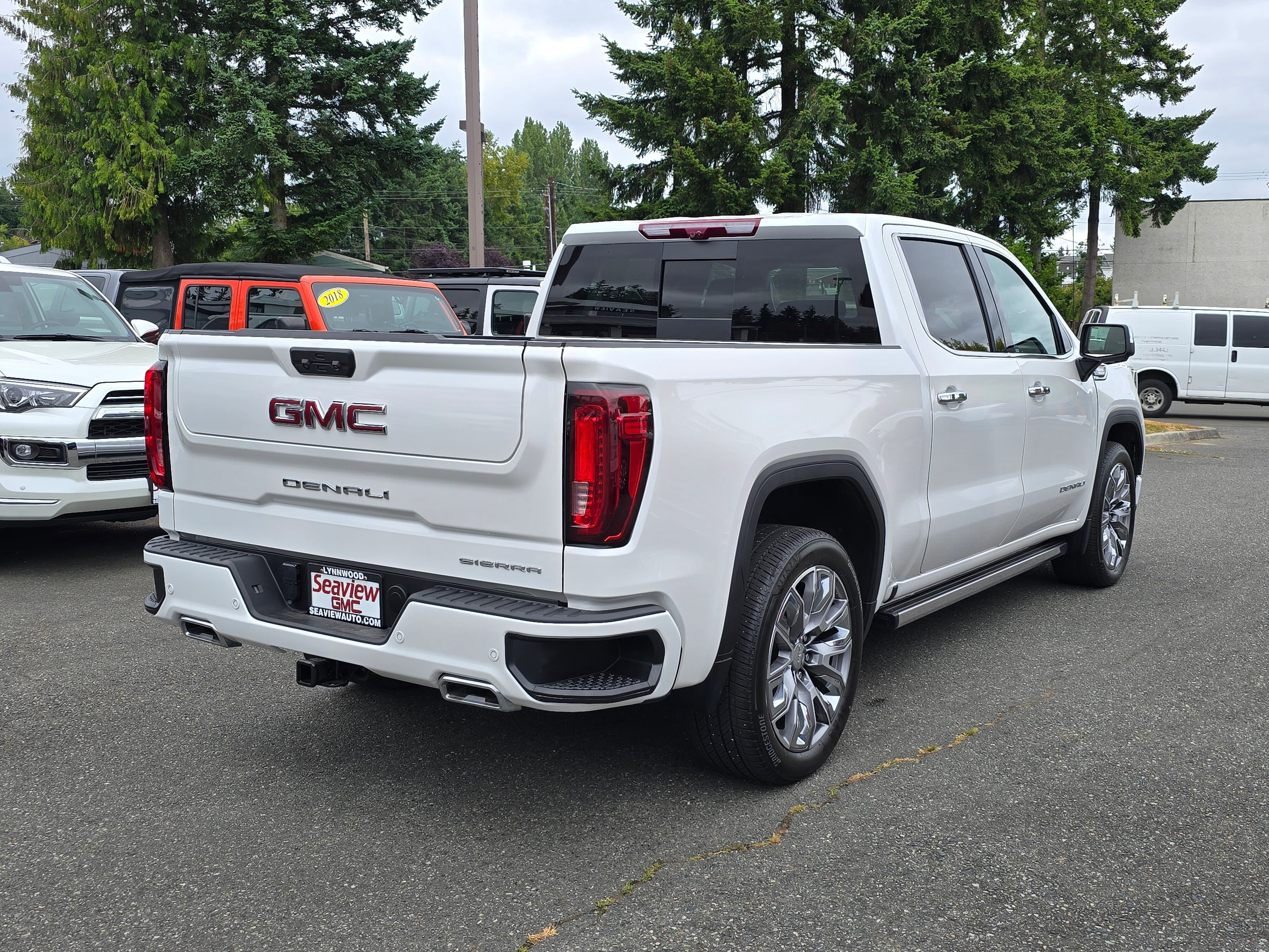 Used 2024 White Frost Tricoat GMC Denali image 7