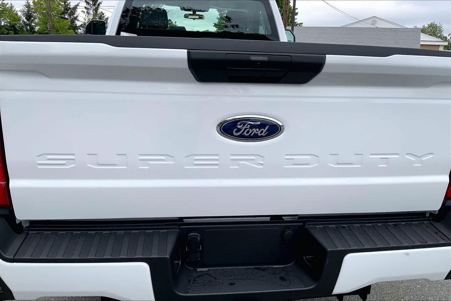 New 2026 Oxford White Ford XL image 6