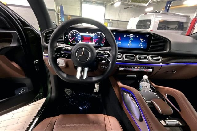 New 2026 MANUFAKTUR Ireland Mid Green Metallic Mercedes-Benz GLS 450 image 5