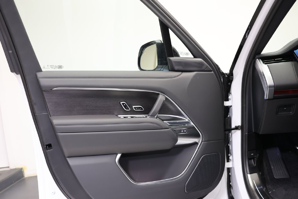 New 2027 Fuji White Land Rover SE image 25