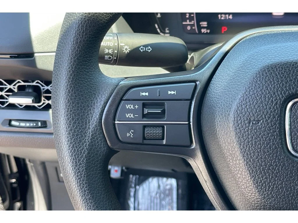 Certified Used 2025 Crystal Black Pearl Honda SE image 34