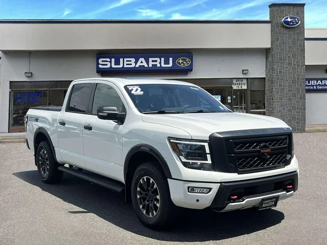 2022 Nissan TITAN Crew Cab PRO-4X 4x4