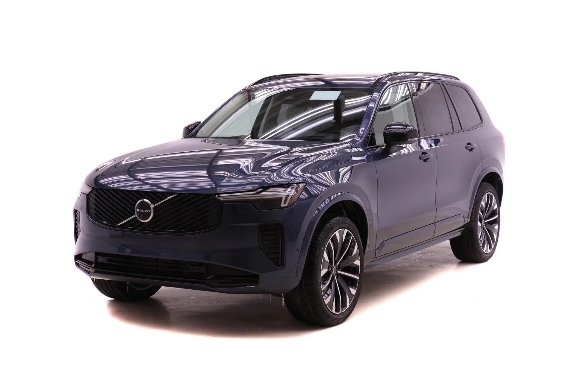 2026 Volvo XC90 B6 Ultra Dark 6-Seater 4WD's photo