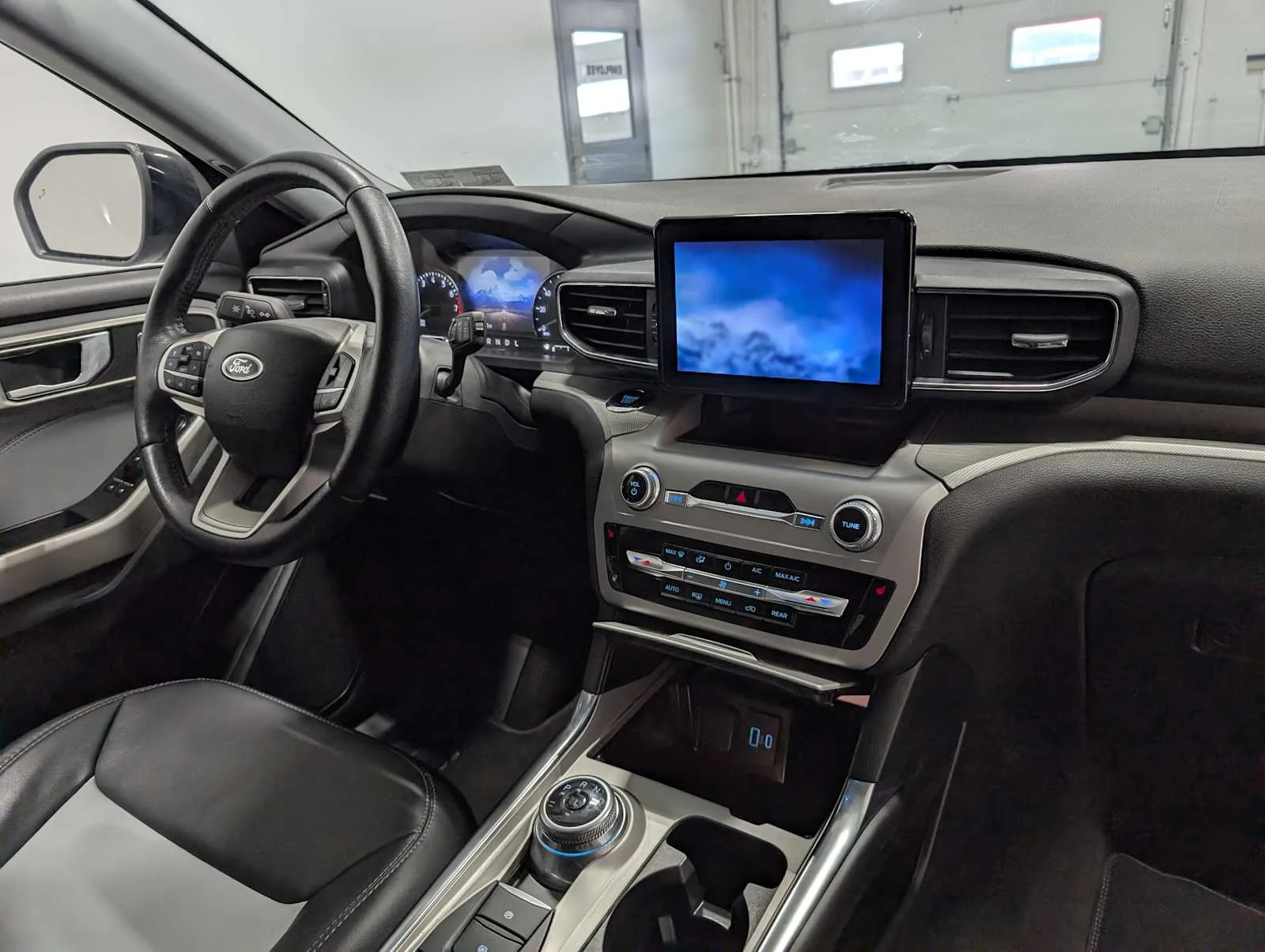 Used 2023 Iconic Silver Metallic Ford XLT image 44