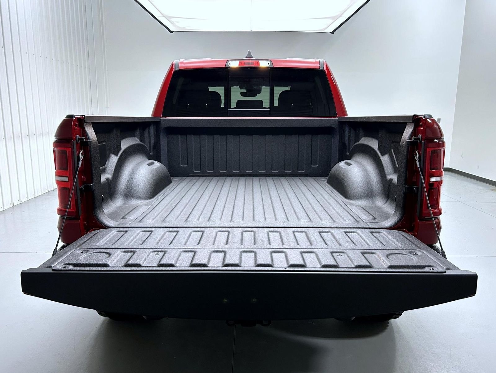 New 2026 Molten Red Pearl-Coat Exterior Paint RAM RHO image 9