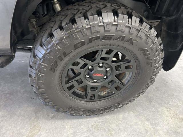 Certified Used 2019 MAGNETIC GRAY MET. Toyota  image 9