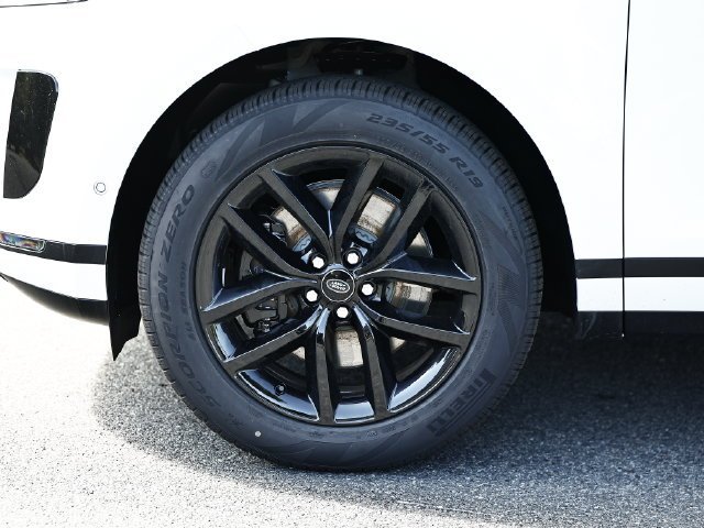 New 2026 Fuji White LAND ROVER S image 5