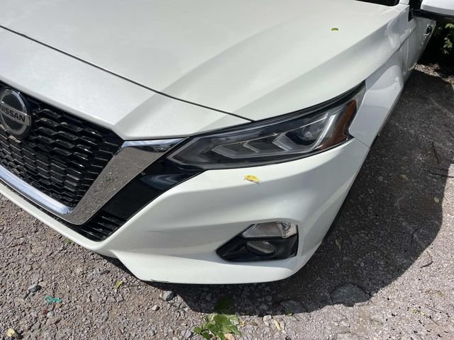 Certified Used 2020 White Nissan 2.0 Platinum image 4