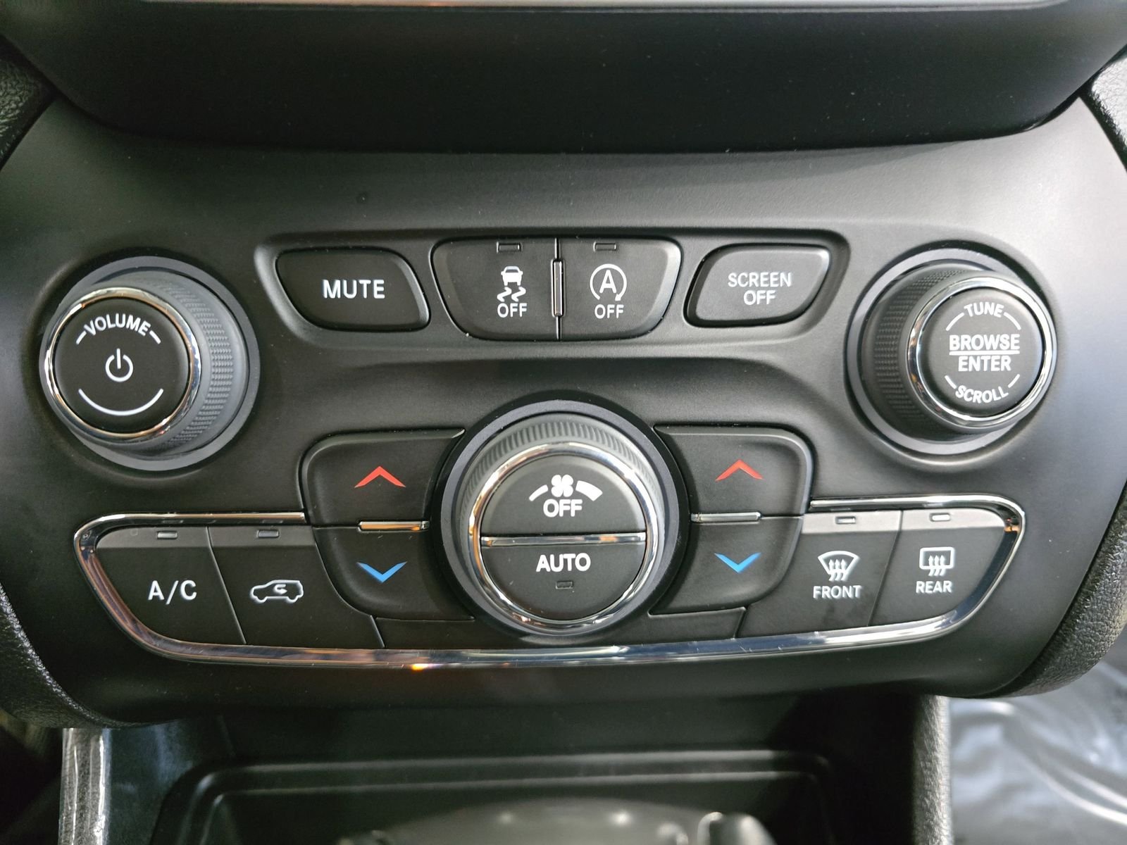 2023 Jeep Cherokee Altitude Lux - Photo 26