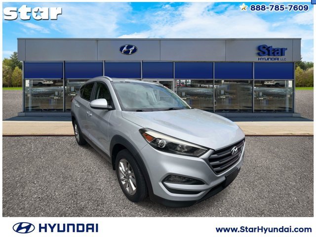 Used 2017 Molten Silver Hyundai SE image 1