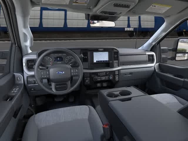 New 2026 Oxford White Ford XLT image 9