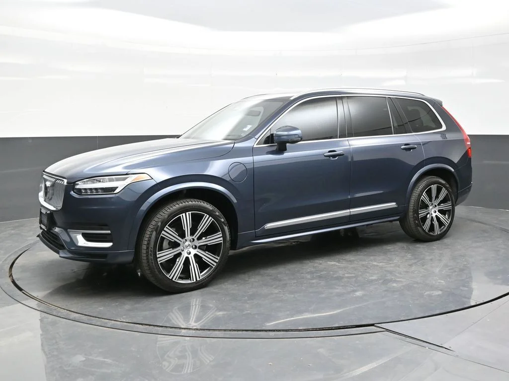 Certified Used 2025 Denim Blue Volvo Core image 3