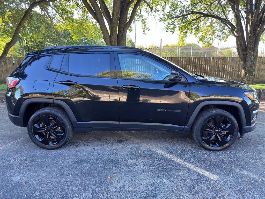 Used 2019 Black Jeep Latitude image 6