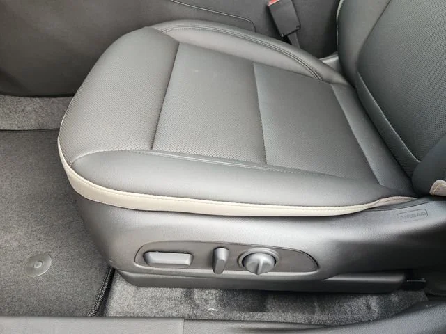 New 2026 Mosaic Black Metallic Chevrolet ACTIV image 25
