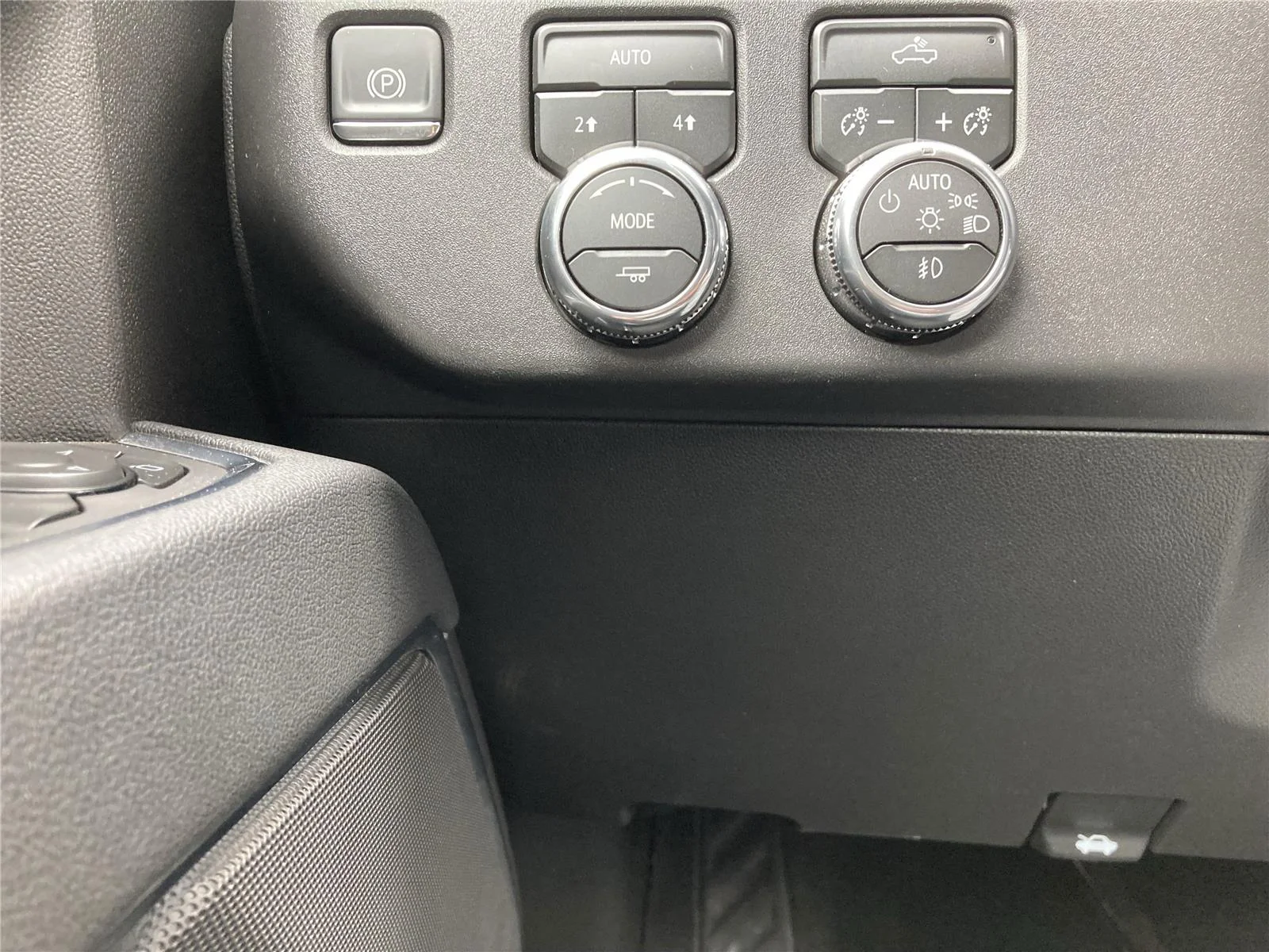 New 2026 Sterling Metallic GMC Elevation image 22