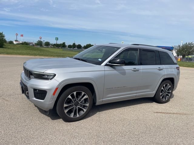Used 2022 Silver Jeep Overland image 6