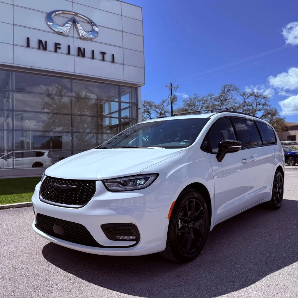 2025 Chrysler Pacifica Limited's photo