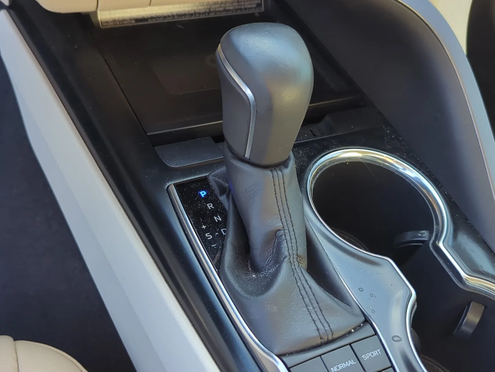 Used 2019 Super White Toyota XLE image 20