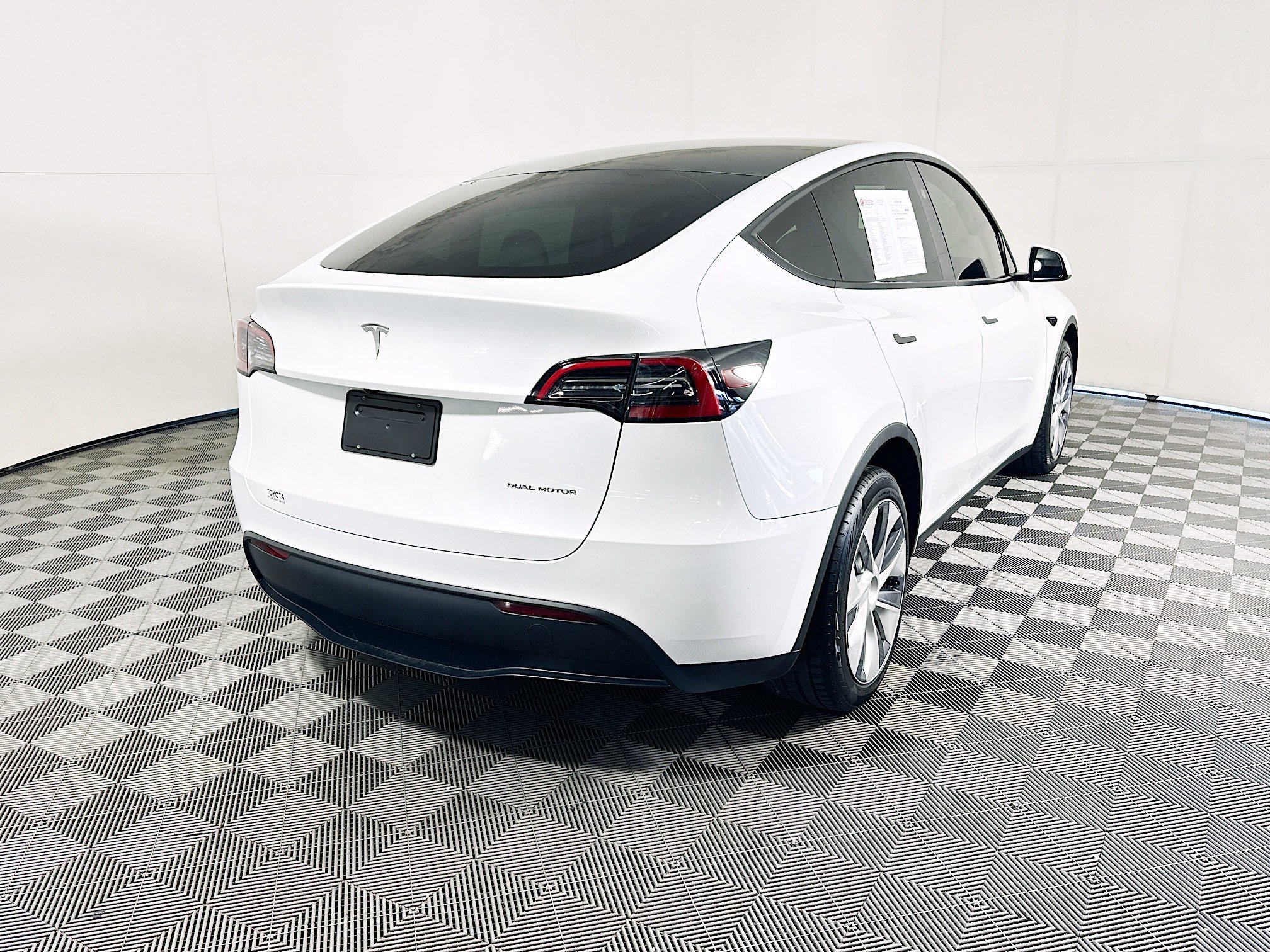 Used 2024 White Tesla Long Range image 3
