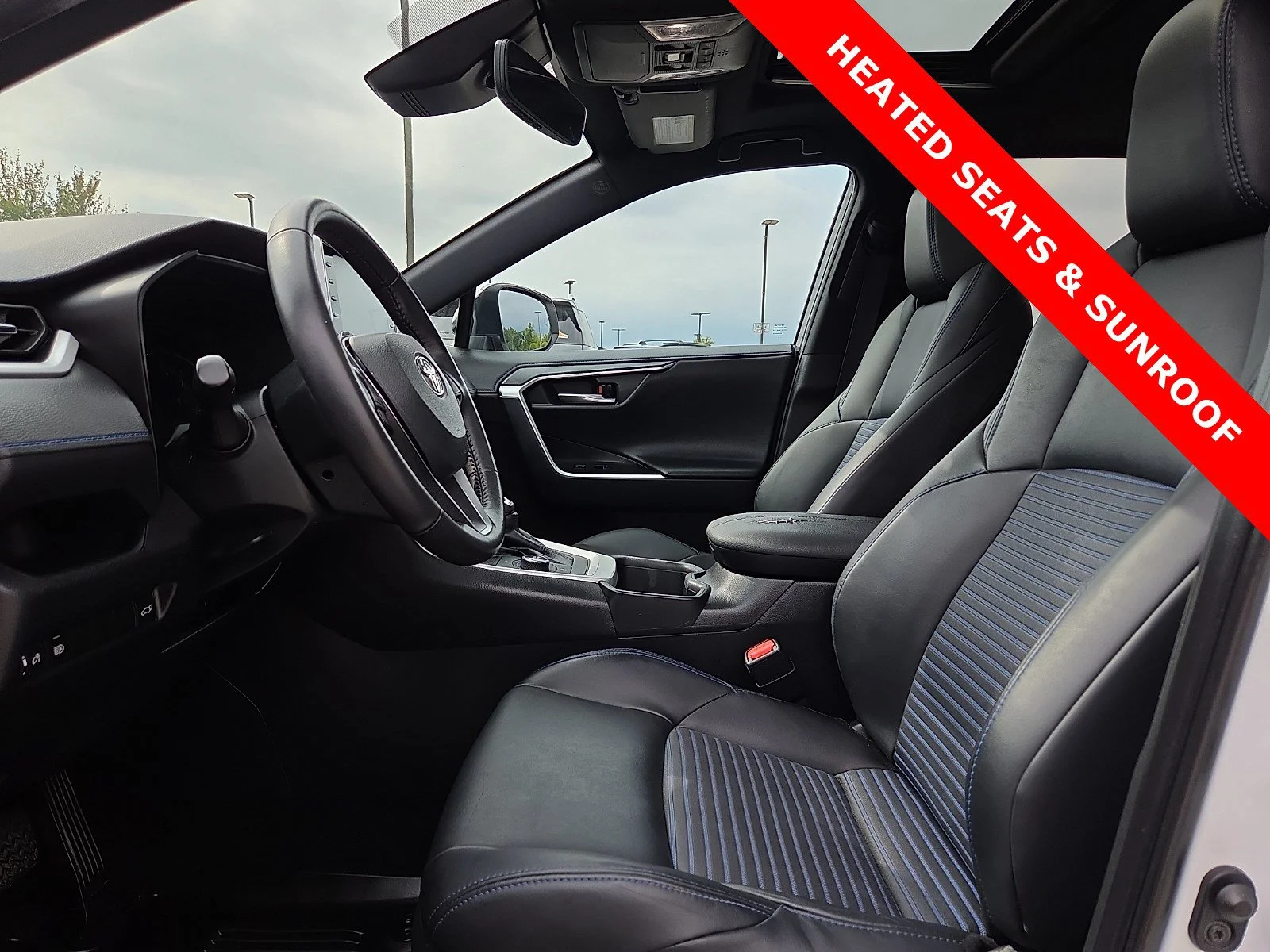 Used 2022 Blizzard Pearl/Midnight Black Metallic Toyota Hybrid XSE image 15