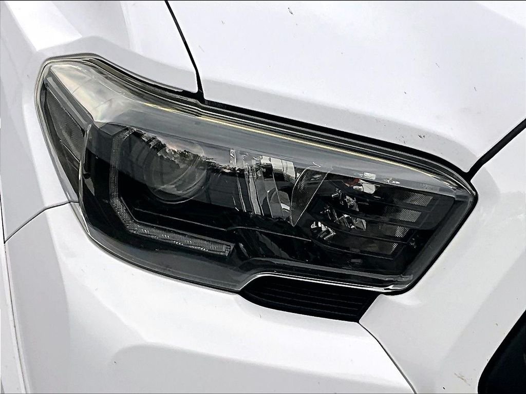 Used 2019 Super White Toyota SR5 image 31