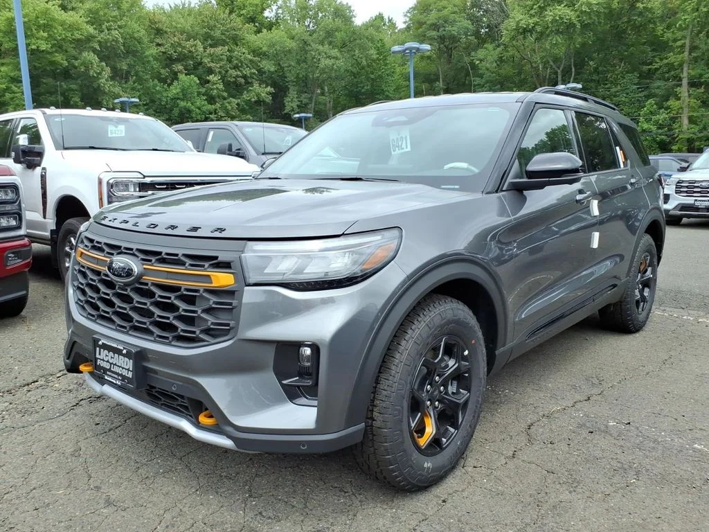 New 2026 Carbonized Gray Metallic Ford Tremor® image 3