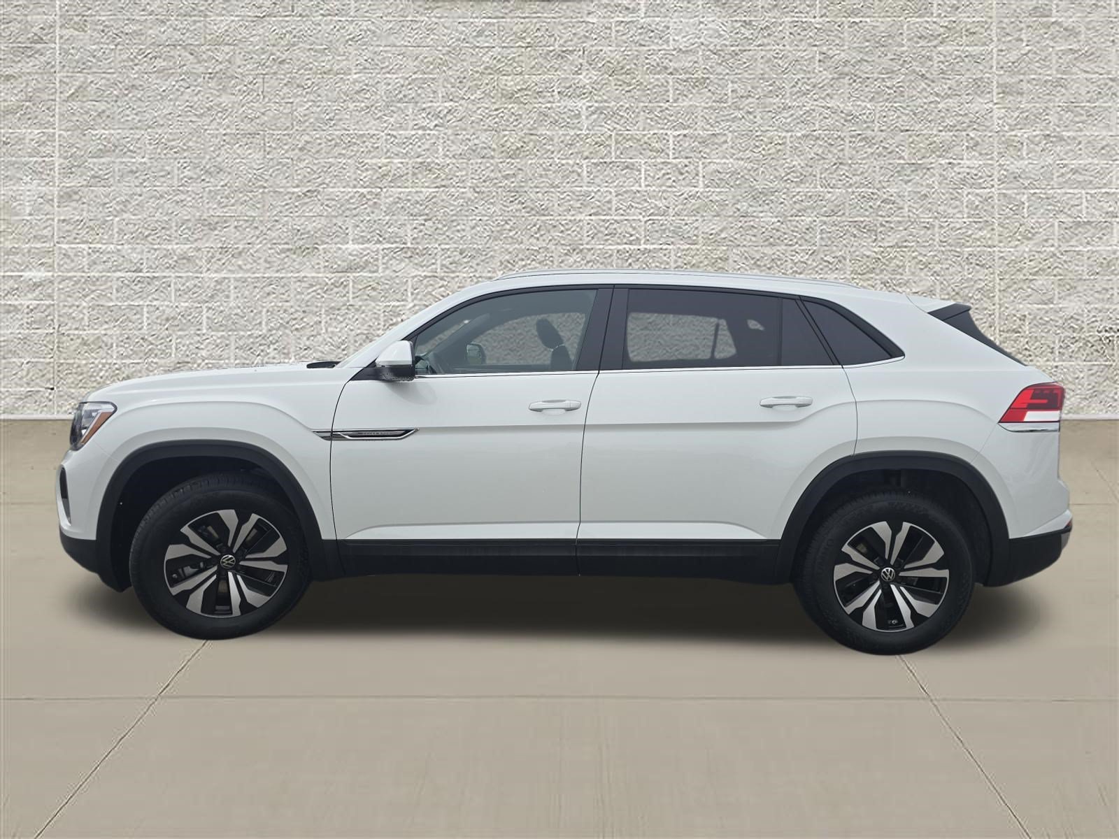 New 2026 Opal White Pearl Volkswagen 2.0T SE image 4