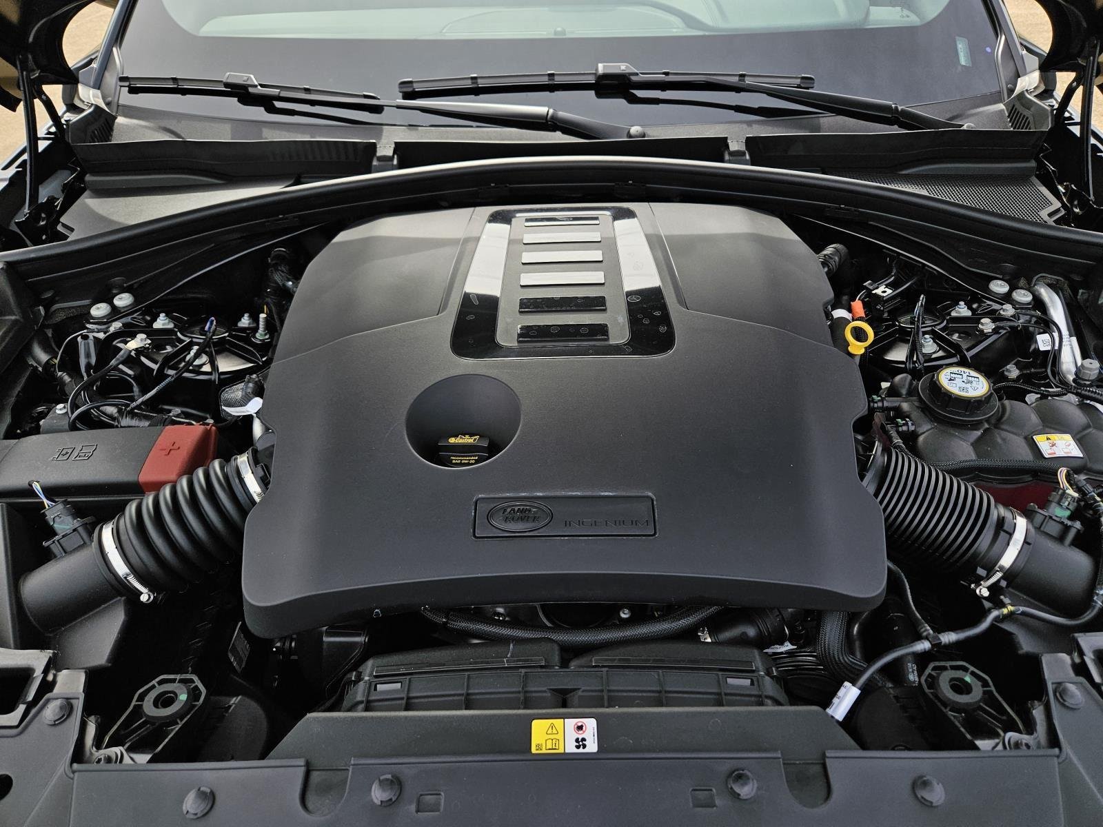 New 2026 Santorini Black Land Rover Dynamic SE image 13