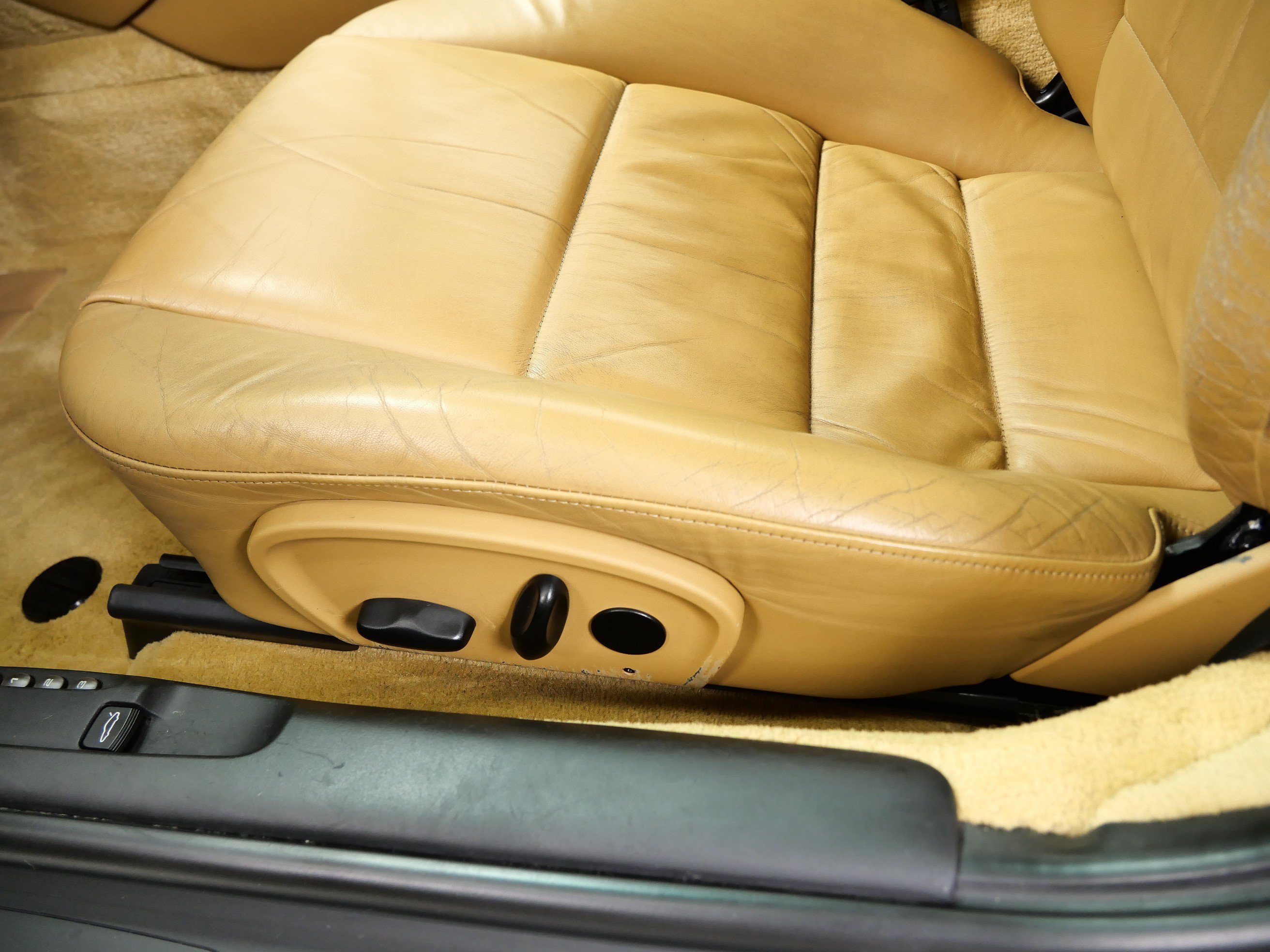 Used 2001 Forest Green Metallic Porsche  image 17