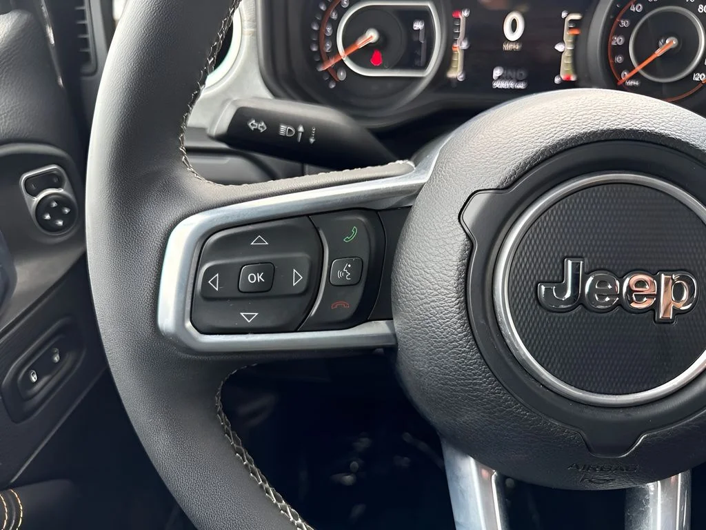 Used 2025 Gray Jeep Sahara image 13
