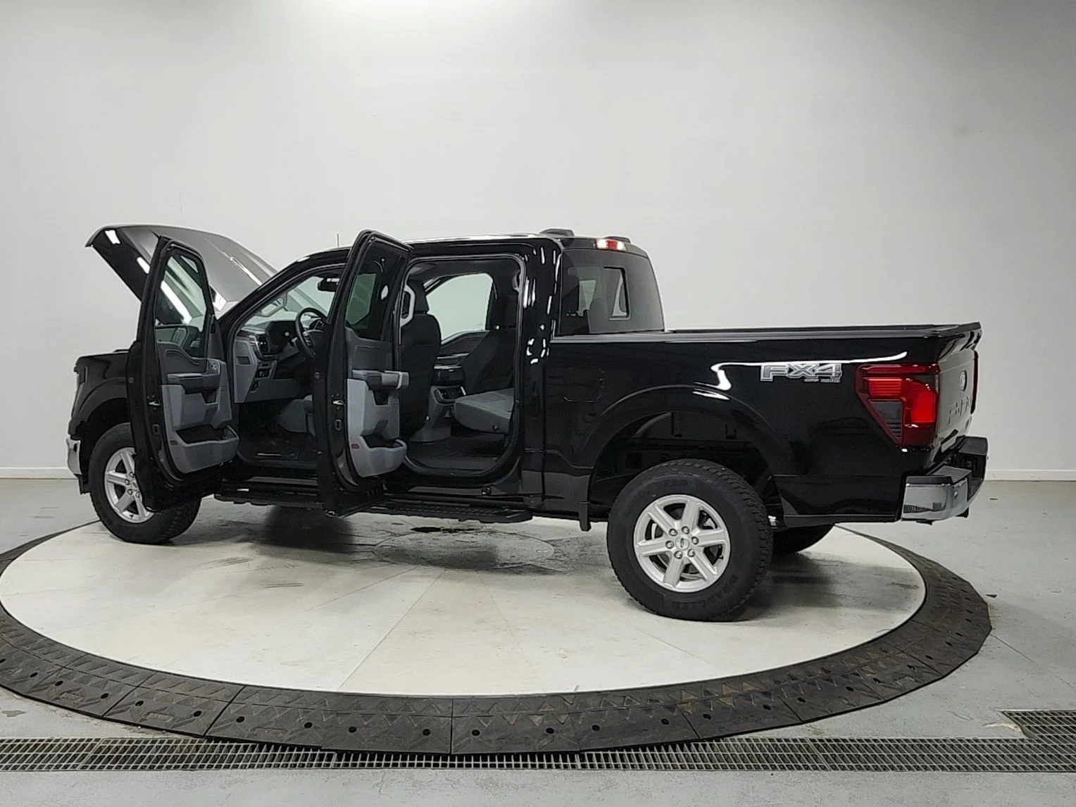 New 2026 Agate Black Metallic Ford XLT image 13
