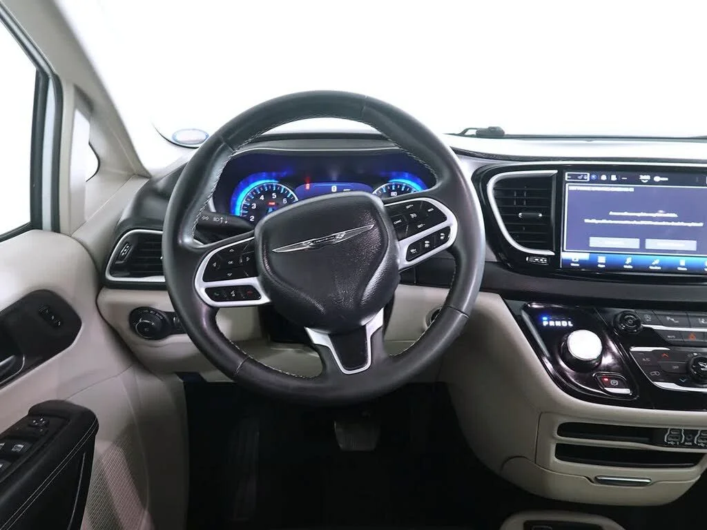 Used 2024 White Chrysler Touring L image 23