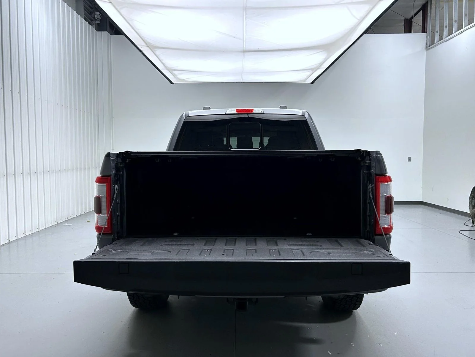 Used 2023 Gray Ford Lariat image 21