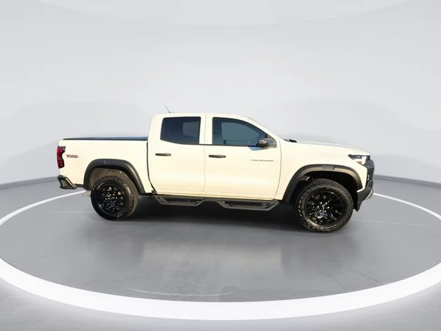 Used 2025 White Chevrolet Trail Boss image 8