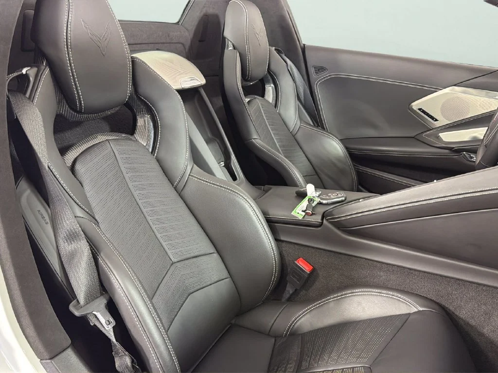 Used 2025 Arctic White Chevrolet 3LT image 35