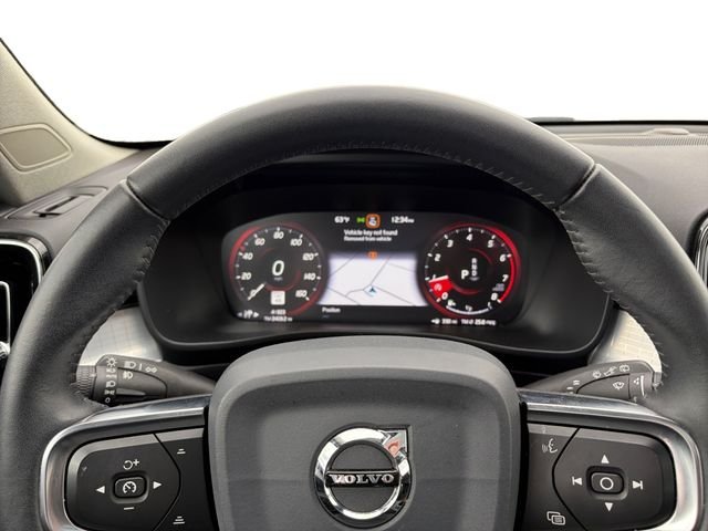 Used 2020 Black Volvo Momentum image 14
