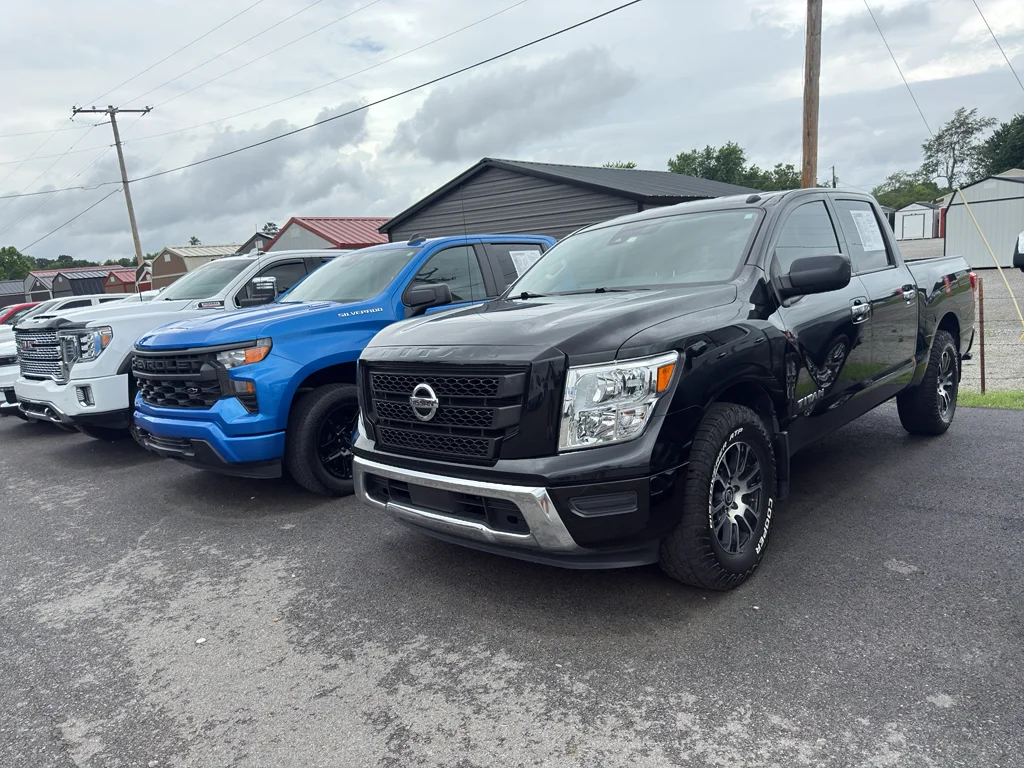 2021 Nissan Titan SV 4X2 Crew Cab's photo