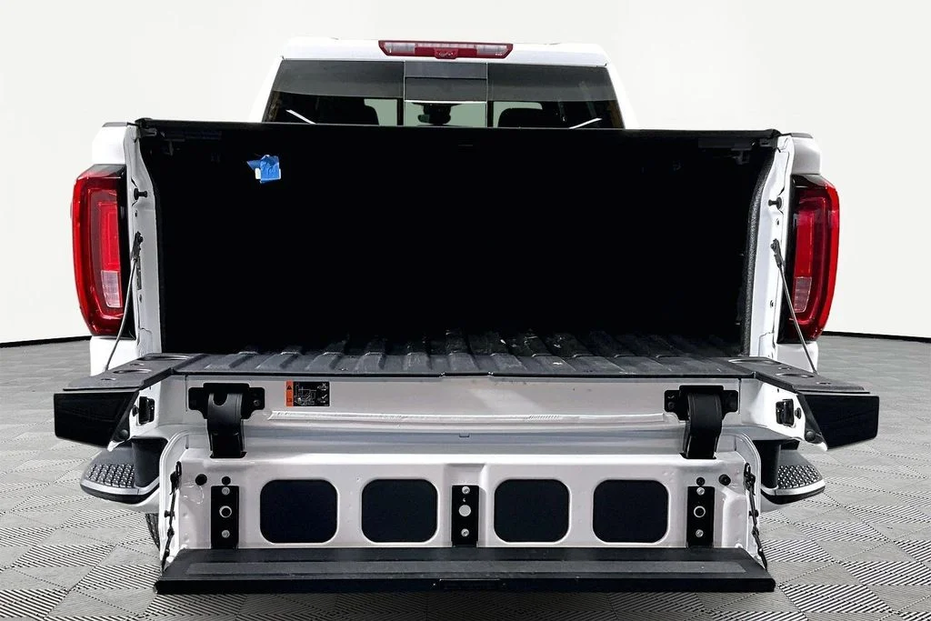 Used 2026 White GMC AT4 image 7