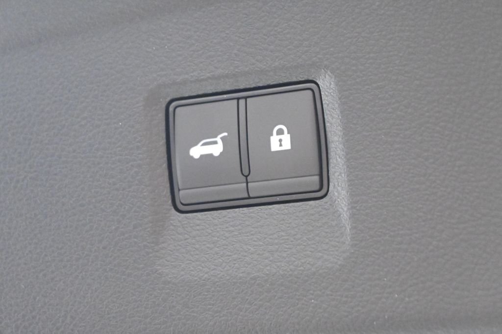 New 2027 RADIANT WHITE INFINITI Luxe AWD image 40