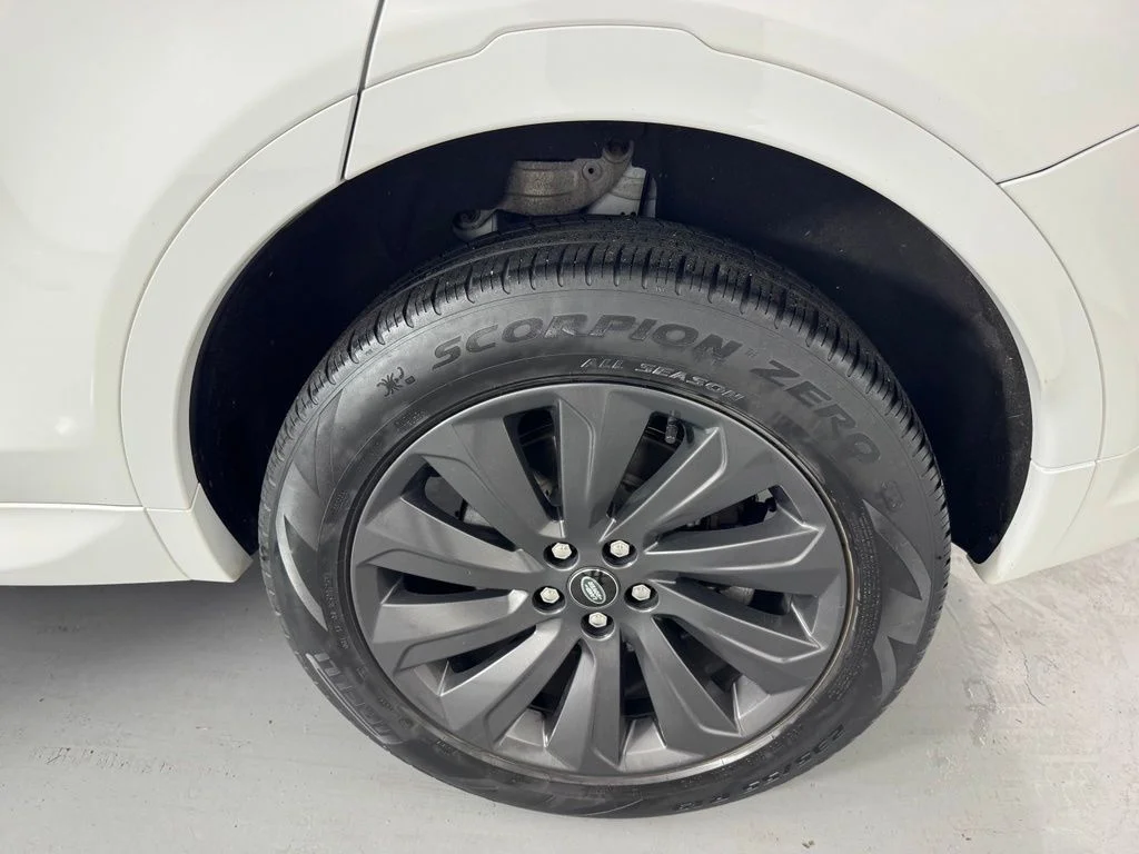 Used 2022 Fuji White Land Rover S R-Dynamic image 36