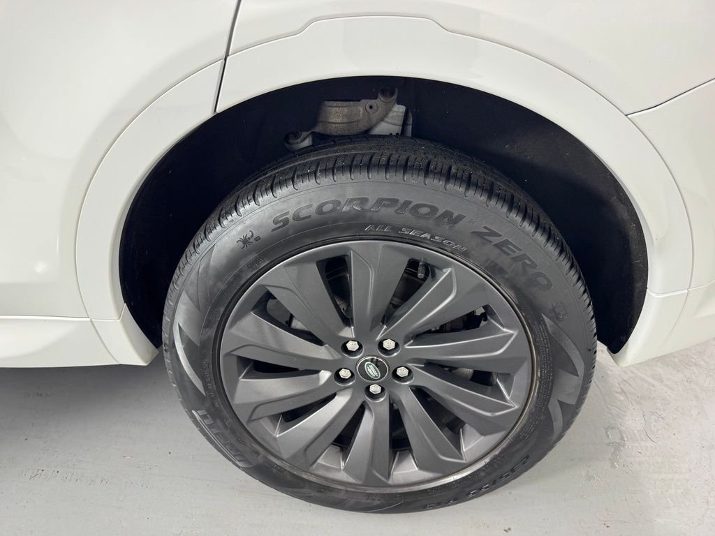 Used 2022 Fuji White Land Rover S R-Dynamic image 36