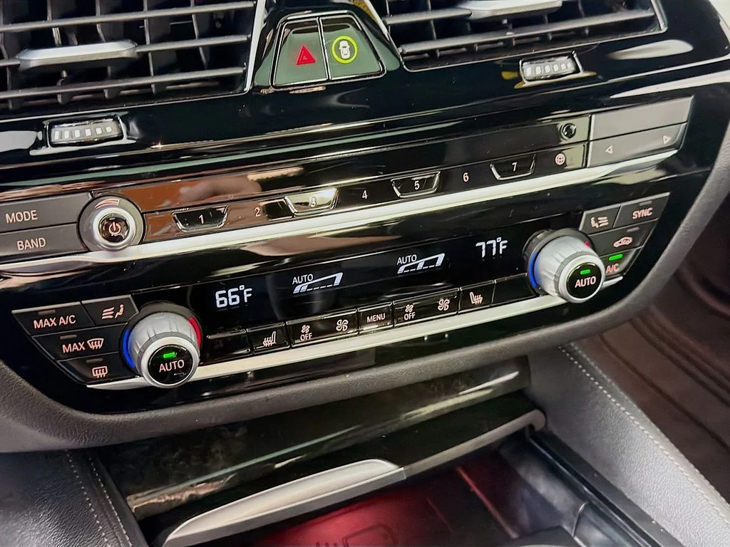 Used 2022 Black Sapphire Metallic BMW 530i xDrive image 16
