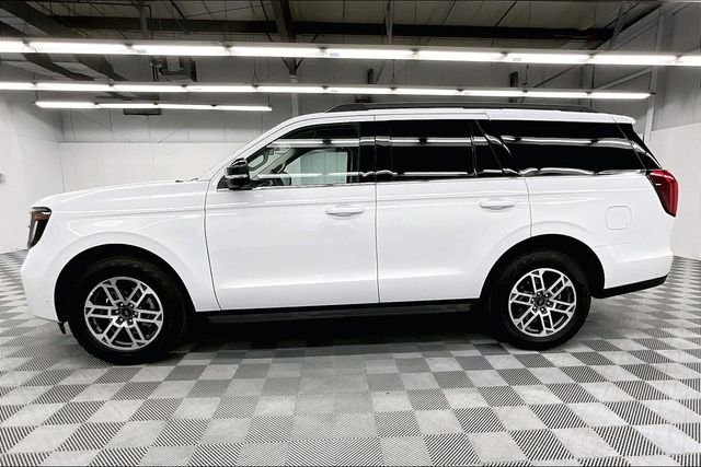 Used 2025 Oxford White Ford Active image 15