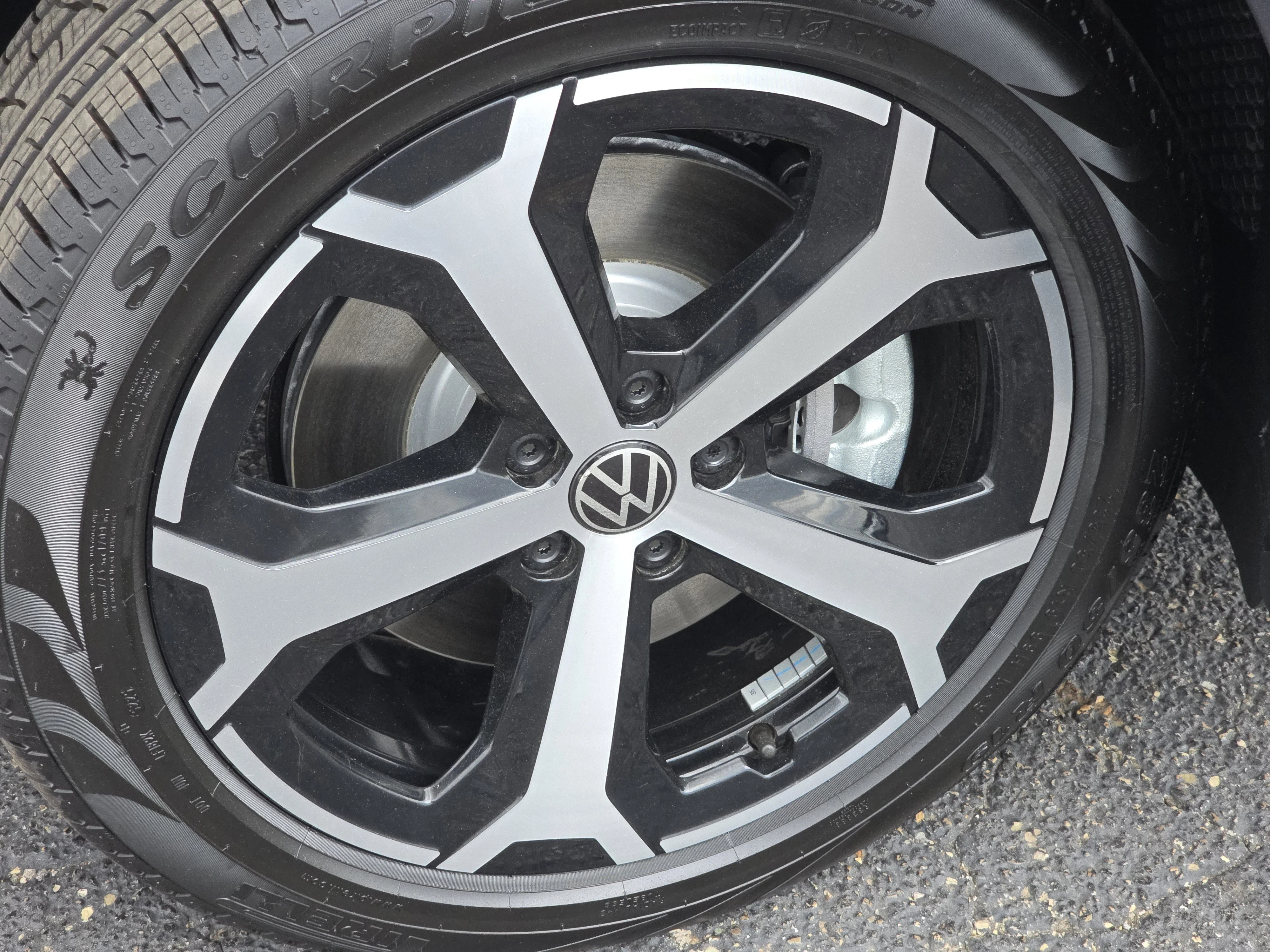 New 2026 Platinum Gray Metallic Volkswagen SE image 12