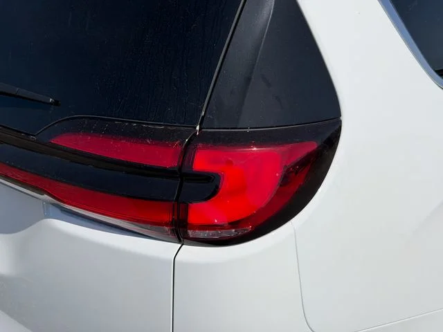 New 2026 Bright White Clear-Coat Exterior Paint Chrysler Select image 6