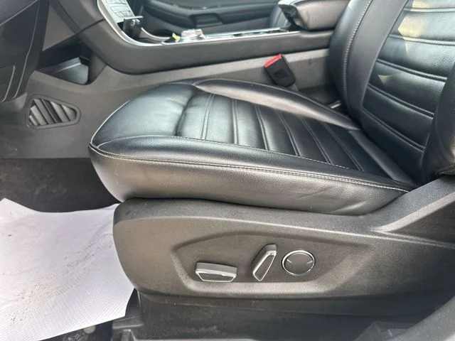 Used 2019 White Platinum Clearcoat Metallic Ford SEL image 16