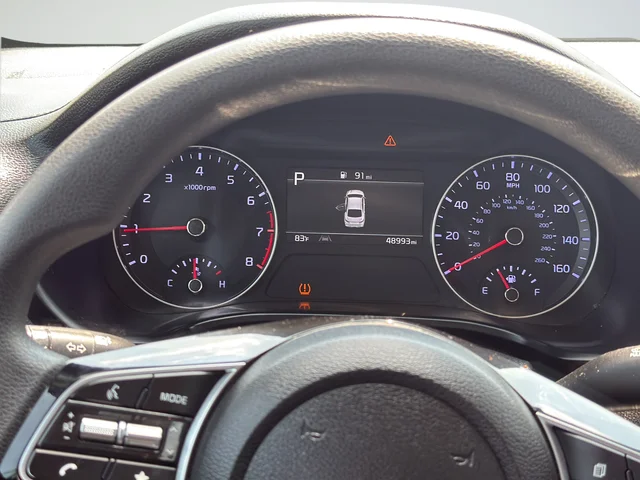 Used 2023 White Kia LXS image 12