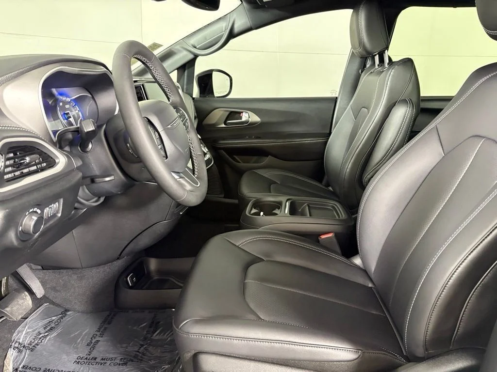 New 2027 White/off-white Chrysler Select image 20